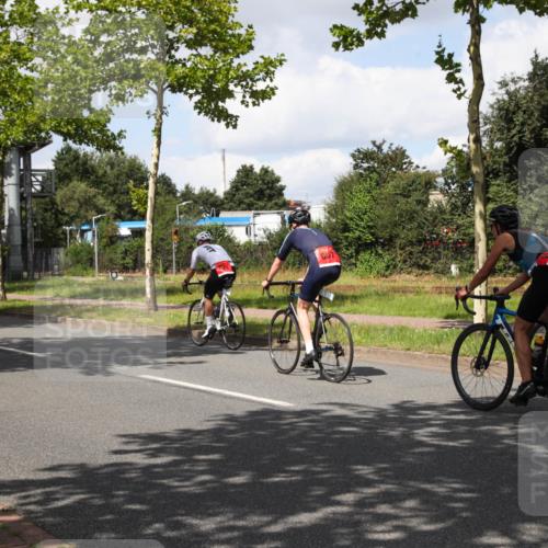 10.08.2025 - GEWOBA Citytriathlon Bremen Yannick Fuchs http://msf.ph/oto/8573328 10.08.2025 13:03:16 Radfahren 633, 651, 668, 693, 727, 748, 898, 945, 954 meine-sportfotos.de