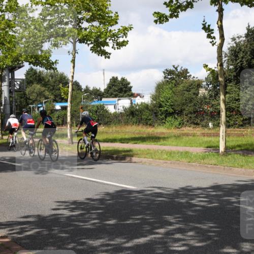 10.08.2025 - GEWOBA Citytriathlon Bremen Yannick Fuchs http://msf.ph/oto/8573330 10.08.2025 13:03:17 Radfahren 633, 651, 668, 693, 727, 748, 898, 945, 954 meine-sportfotos.de