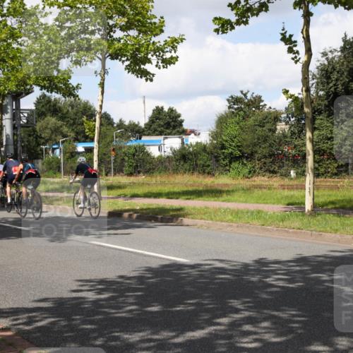 10.08.2025 - GEWOBA Citytriathlon Bremen Yannick Fuchs http://msf.ph/oto/8573331 10.08.2025 13:03:17 Radfahren 633, 651, 668, 693, 727, 748, 898, 945, 954 meine-sportfotos.de