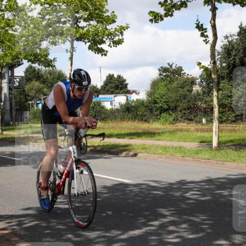 10.08.2025 - GEWOBA Citytriathlon Bremen Yannick Fuchs http://msf.ph/oto/8573335 10.08.2025 13:03:18 Radfahren 633, 651, 668, 693, 727, 748, 898, 945, 954 meine-sportfotos.de