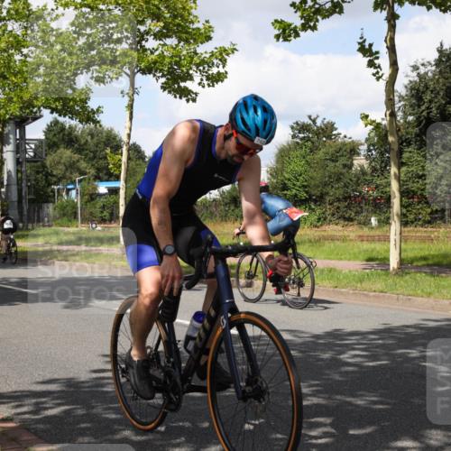 10.08.2025 - GEWOBA Citytriathlon Bremen Yannick Fuchs http://msf.ph/oto/8573339 10.08.2025 13:03:19 Radfahren 633, 651, 668, 693, 727, 748, 898, 945, 954 meine-sportfotos.de