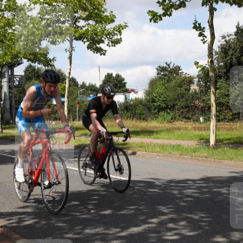 10.08.2025 - GEWOBA Citytriathlon Bremen Yannick Fuchs http://msf.ph/oto/8573342 10.08.2025 13:03:22 Radfahren 633, 651, 727, 748, 898, 954 meine-sportfotos.de