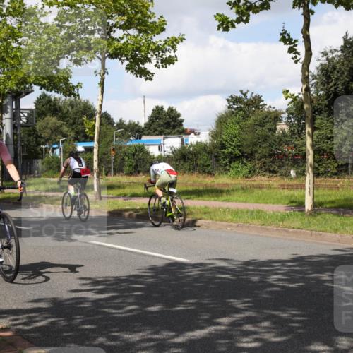 10.08.2025 - GEWOBA Citytriathlon Bremen Yannick Fuchs http://msf.ph/oto/8573348 10.08.2025 13:03:24 Radfahren 633, 651, 727, 748, 898, 925, 954 meine-sportfotos.de