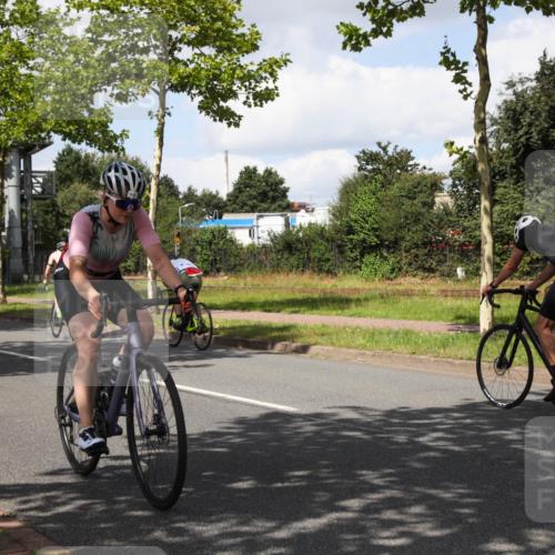 10.08.2025 - GEWOBA Citytriathlon Bremen Yannick Fuchs http://msf.ph/oto/8573349 10.08.2025 13:03:24 Radfahren 633, 651, 727, 748, 898, 925, 954 meine-sportfotos.de