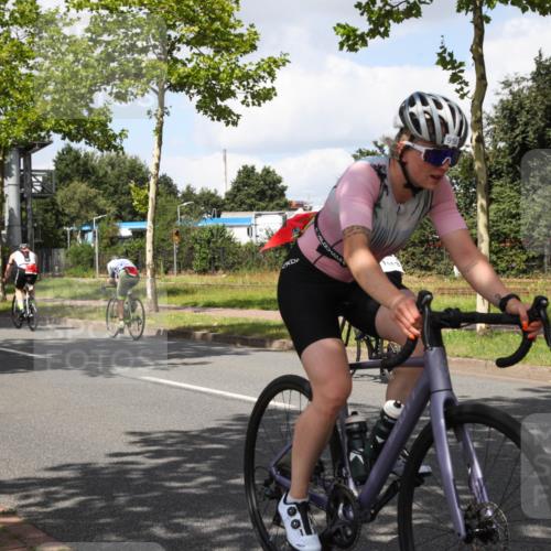 10.08.2025 - GEWOBA Citytriathlon Bremen Yannick Fuchs http://msf.ph/oto/8573350 10.08.2025 13:03:24 Radfahren 633, 651, 727, 748, 898, 925, 954 meine-sportfotos.de