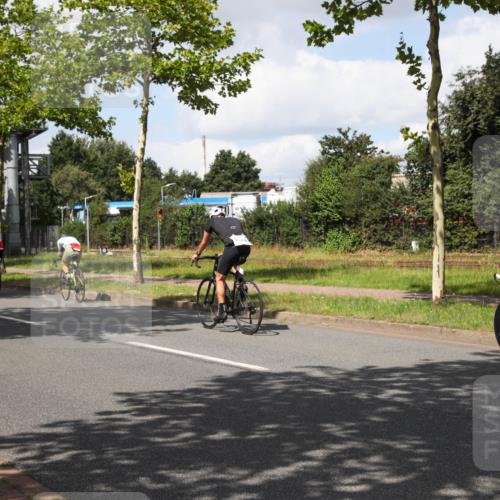 10.08.2025 - GEWOBA Citytriathlon Bremen Yannick Fuchs http://msf.ph/oto/8573351 10.08.2025 13:03:25 Radfahren 633, 651, 727, 748, 898, 925, 954 meine-sportfotos.de