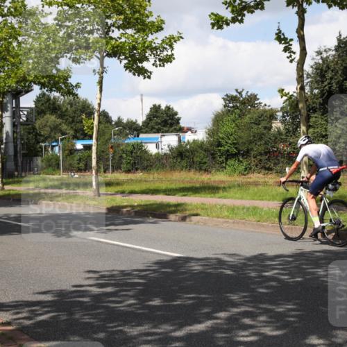 10.08.2025 - GEWOBA Citytriathlon Bremen Yannick Fuchs http://msf.ph/oto/8573358 10.08.2025 13:03:32 Radfahren 633, 727, 748, 823, 925, 954 meine-sportfotos.de