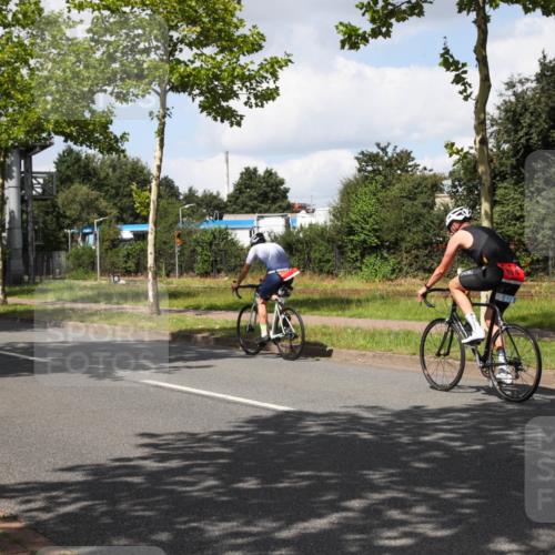 10.08.2025 - GEWOBA Citytriathlon Bremen Yannick Fuchs http://msf.ph/oto/8573360 10.08.2025 13:03:32 Radfahren 633, 727, 748, 823, 925, 954 meine-sportfotos.de