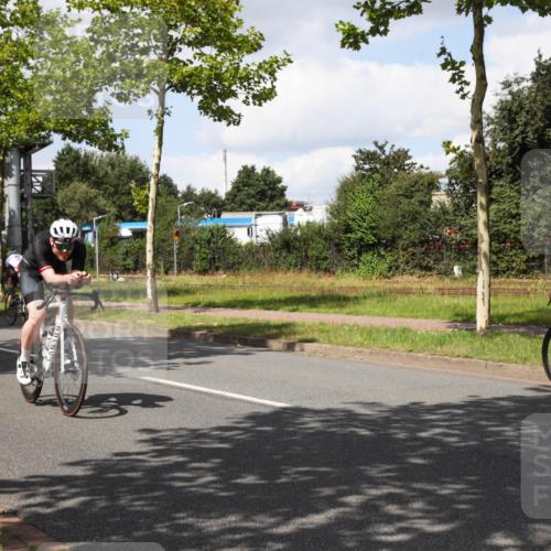 10.08.2025 - GEWOBA Citytriathlon Bremen Yannick Fuchs http://msf.ph/oto/8573398 10.08.2025 13:03:46 Radfahren 574, 676, 753, 812, 823, 908, 925, 965, 1007 meine-sportfotos.de