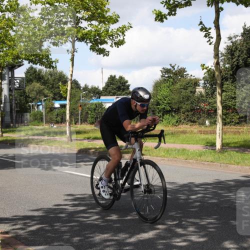 10.08.2025 - GEWOBA Citytriathlon Bremen Yannick Fuchs http://msf.ph/oto/8573426 10.08.2025 13:03:54 Radfahren 574, 576, 605, 676, 685, 753, 812, 823, 908, 965, 1007 meine-sportfotos.de