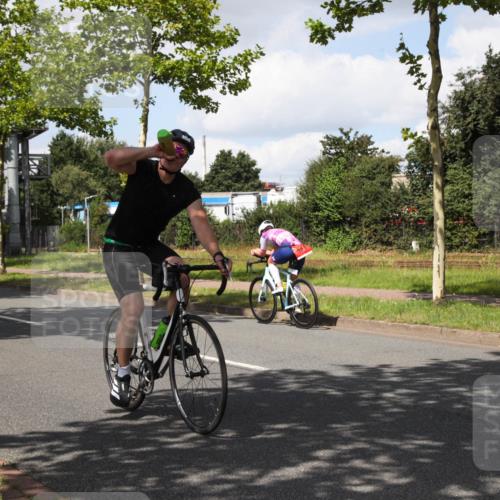 10.08.2025 - GEWOBA Citytriathlon Bremen Yannick Fuchs http://msf.ph/oto/8573448 10.08.2025 13:04:01 Radfahren 574, 576, 605, 625, 640, 676, 685, 697, 760, 786, 908, 946, 963, 965, 1007 meine-sportfotos.de