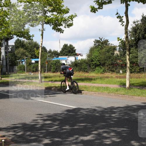 10.08.2025 - GEWOBA Citytriathlon Bremen Yannick Fuchs http://msf.ph/oto/8573470 10.08.2025 13:04:07 Radfahren 574, 576, 605, 625, 640, 685, 697, 760, 769, 786, 946, 960, 963, 965, 1013, 1036 meine-sportfotos.de