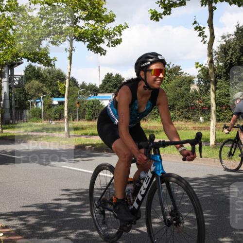 10.08.2025 - GEWOBA Citytriathlon Bremen Yannick Fuchs http://msf.ph/oto/8573476 10.08.2025 13:04:09 Radfahren 574, 576, 605, 625, 640, 685, 697, 760, 769, 786, 946, 960, 963, 965, 1013, 1036 meine-sportfotos.de