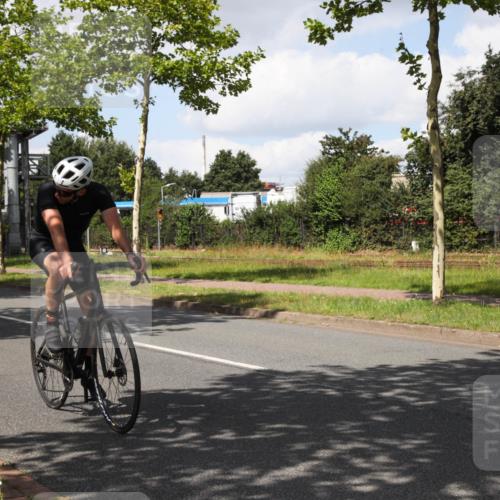 10.08.2025 - GEWOBA Citytriathlon Bremen Yannick Fuchs http://msf.ph/oto/8573493 10.08.2025 13:04:14 Radfahren 576, 605, 625, 640, 674, 697, 760, 769, 786, 799, 946, 960, 963, 1013, 1036 meine-sportfotos.de