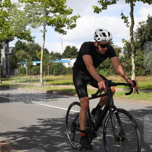 10.08.2025 - GEWOBA Citytriathlon Bremen Yannick Fuchs http://msf.ph/oto/8573494 10.08.2025 13:04:14 Radfahren 576, 605, 625, 640, 674, 697, 760, 769, 786, 799, 946, 960, 963, 1013, 1036 meine-sportfotos.de