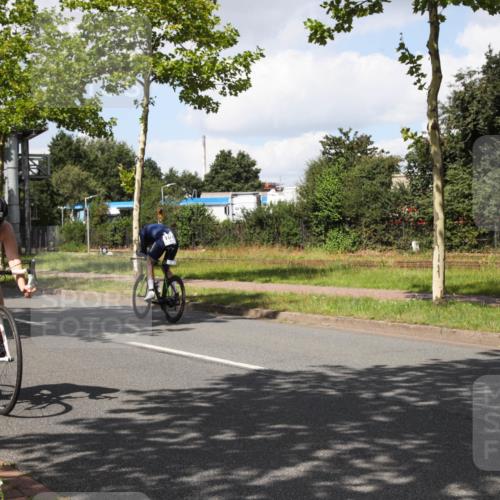 10.08.2025 - GEWOBA Citytriathlon Bremen Yannick Fuchs http://msf.ph/oto/8573502 10.08.2025 13:04:16 Radfahren 576, 605, 625, 640, 674, 697, 760, 769, 786, 799, 946, 960, 963, 1013, 1036 meine-sportfotos.de