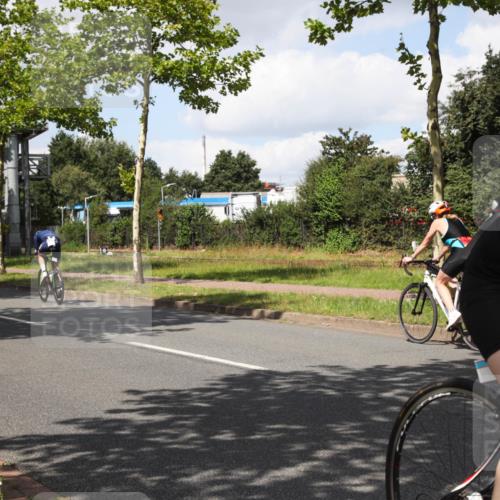 10.08.2025 - GEWOBA Citytriathlon Bremen Yannick Fuchs http://msf.ph/oto/8573504 10.08.2025 13:04:17 Radfahren 576, 605, 625, 640, 674, 697, 760, 769, 786, 799, 946, 960, 963, 1013, 1036 meine-sportfotos.de