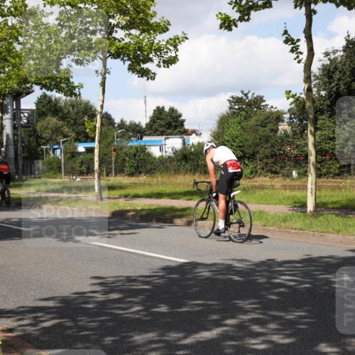 10.08.2025 - GEWOBA Citytriathlon Bremen Yannick Fuchs http://msf.ph/oto/8573529 10.08.2025 13:04:25 Radfahren 583, 640, 674, 675, 751, 760, 769, 799, 808, 875, 939, 960, 1013, 1036 meine-sportfotos.de