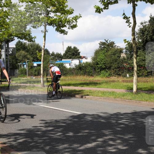 10.08.2025 - GEWOBA Citytriathlon Bremen Yannick Fuchs http://msf.ph/oto/8573531 10.08.2025 13:04:26 Radfahren 583, 640, 674, 675, 751, 769, 799, 808, 875, 939, 960, 1013, 1036 meine-sportfotos.de