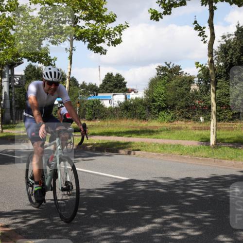10.08.2025 - GEWOBA Citytriathlon Bremen Yannick Fuchs http://msf.ph/oto/8573532 10.08.2025 13:04:26 Radfahren 583, 640, 674, 675, 751, 769, 799, 808, 875, 939, 960, 1013, 1036 meine-sportfotos.de