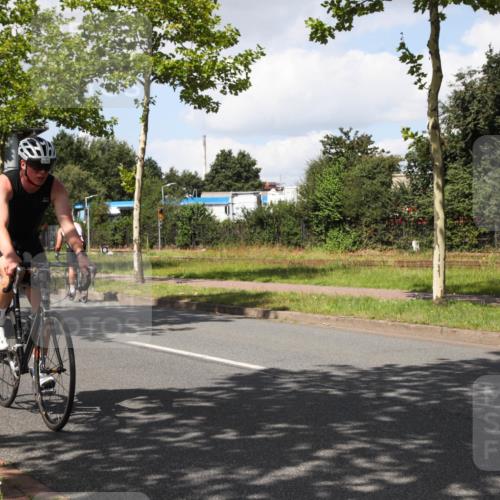 10.08.2025 - GEWOBA Citytriathlon Bremen Yannick Fuchs http://msf.ph/oto/8573534 10.08.2025 13:04:26 Radfahren 583, 640, 674, 675, 751, 769, 799, 808, 875, 939, 960, 1013, 1036 meine-sportfotos.de