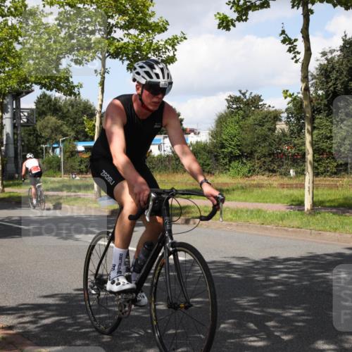 10.08.2025 - GEWOBA Citytriathlon Bremen Yannick Fuchs http://msf.ph/oto/8573535 10.08.2025 13:04:27 Radfahren 583, 674, 675, 751, 769, 799, 808, 875, 939, 960, 1013, 1036 meine-sportfotos.de