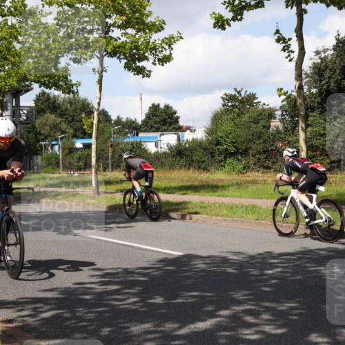10.08.2025 - GEWOBA Citytriathlon Bremen Yannick Fuchs http://msf.ph/oto/8573538 10.08.2025 13:04:27 Radfahren 583, 674, 675, 751, 769, 799, 808, 875, 939, 960, 1013, 1036 meine-sportfotos.de