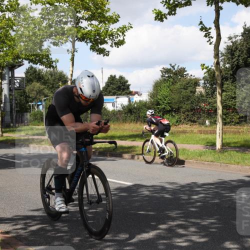 10.08.2025 - GEWOBA Citytriathlon Bremen Yannick Fuchs http://msf.ph/oto/8573539 10.08.2025 13:04:28 Radfahren 583, 674, 675, 751, 799, 808, 875, 939, 960, 1013 meine-sportfotos.de