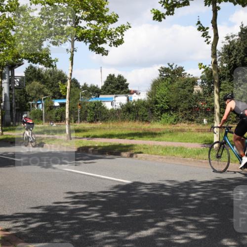 10.08.2025 - GEWOBA Citytriathlon Bremen Yannick Fuchs http://msf.ph/oto/8573543 10.08.2025 13:04:29 Radfahren 583, 674, 675, 751, 799, 808, 875, 939, 960 meine-sportfotos.de