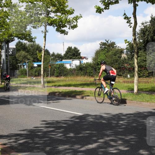 10.08.2025 - GEWOBA Citytriathlon Bremen Yannick Fuchs http://msf.ph/oto/8573544 10.08.2025 13:04:29 Radfahren 583, 674, 675, 751, 799, 808, 875, 939, 960 meine-sportfotos.de