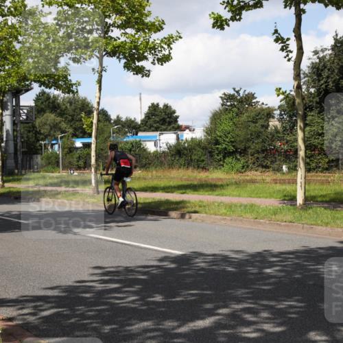 10.08.2025 - GEWOBA Citytriathlon Bremen Yannick Fuchs http://msf.ph/oto/8573546 10.08.2025 13:04:30 Radfahren 583, 674, 675, 751, 799, 808, 875, 939, 960 meine-sportfotos.de