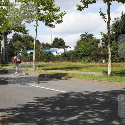 10.08.2025 - GEWOBA Citytriathlon Bremen Yannick Fuchs http://msf.ph/oto/8573548 10.08.2025 13:04:30 Radfahren 583, 674, 675, 751, 799, 808, 875, 939, 960 meine-sportfotos.de