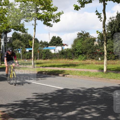 10.08.2025 - GEWOBA Citytriathlon Bremen Yannick Fuchs http://msf.ph/oto/8573551 10.08.2025 13:04:31 Radfahren 583, 674, 675, 751, 799, 808, 875, 939 meine-sportfotos.de
