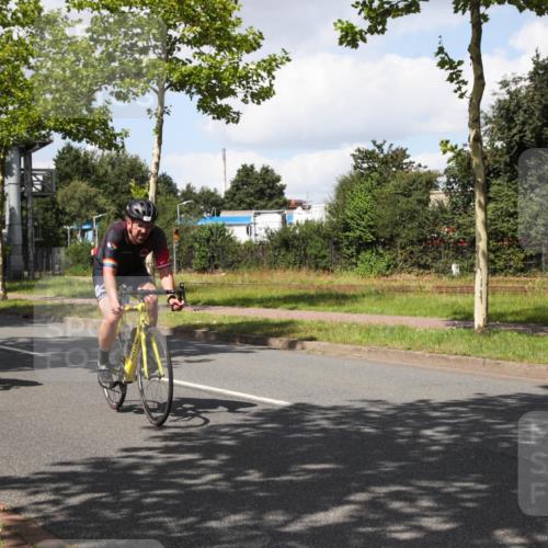 10.08.2025 - GEWOBA Citytriathlon Bremen Yannick Fuchs http://msf.ph/oto/8573552 10.08.2025 13:04:31 Radfahren 583, 674, 675, 751, 799, 808, 875, 939 meine-sportfotos.de