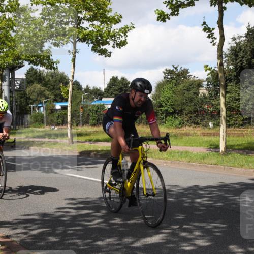 10.08.2025 - GEWOBA Citytriathlon Bremen Yannick Fuchs http://msf.ph/oto/8573553 10.08.2025 13:04:31 Radfahren 583, 674, 675, 751, 799, 808, 875, 939 meine-sportfotos.de