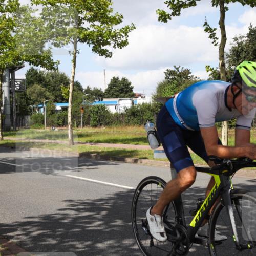 10.08.2025 - GEWOBA Citytriathlon Bremen Yannick Fuchs http://msf.ph/oto/8573555 10.08.2025 13:04:32 Radfahren 583, 674, 675, 751, 799, 808, 875, 909, 939 meine-sportfotos.de