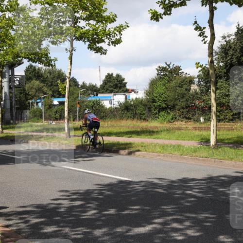 10.08.2025 - GEWOBA Citytriathlon Bremen Yannick Fuchs http://msf.ph/oto/8573559 10.08.2025 13:04:34 Radfahren 583, 674, 675, 751, 799, 808, 875, 909, 939 meine-sportfotos.de