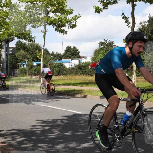 10.08.2025 - GEWOBA Citytriathlon Bremen Yannick Fuchs http://msf.ph/oto/8573562 10.08.2025 13:04:35 Radfahren 583, 674, 675, 751, 799, 808, 875, 909, 930, 939 meine-sportfotos.de