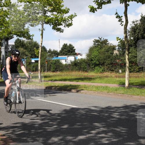 10.08.2025 - GEWOBA Citytriathlon Bremen Yannick Fuchs http://msf.ph/oto/8573567 10.08.2025 13:04:37 Radfahren 583, 674, 675, 751, 799, 808, 875, 909, 930, 939 meine-sportfotos.de