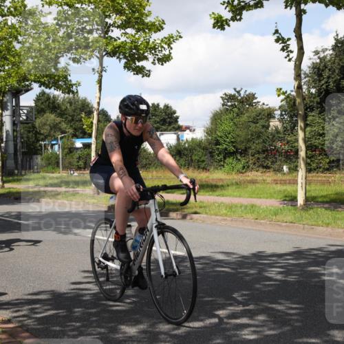 10.08.2025 - GEWOBA Citytriathlon Bremen Yannick Fuchs http://msf.ph/oto/8573568 10.08.2025 13:04:37 Radfahren 583, 674, 675, 751, 799, 808, 875, 909, 930, 939 meine-sportfotos.de