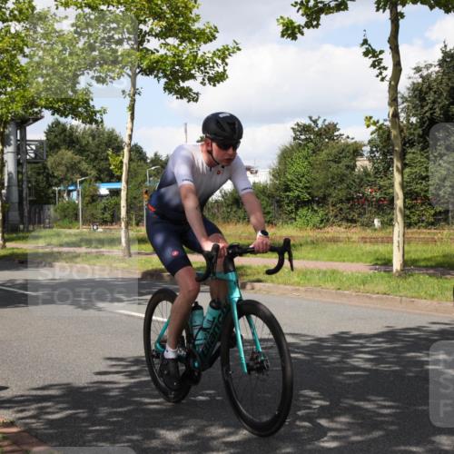 10.08.2025 - GEWOBA Citytriathlon Bremen Yannick Fuchs http://msf.ph/oto/8573570 10.08.2025 13:04:37 Radfahren 583, 674, 675, 751, 799, 808, 875, 909, 930, 939 meine-sportfotos.de