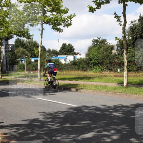 10.08.2025 - GEWOBA Citytriathlon Bremen Yannick Fuchs http://msf.ph/oto/8573575 10.08.2025 13:04:45 Radfahren 583, 629, 675, 751, 808, 909, 929, 930, 939, 951 meine-sportfotos.de