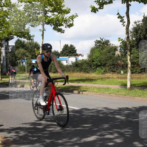 10.08.2025 - GEWOBA Citytriathlon Bremen Yannick Fuchs http://msf.ph/oto/8573578 10.08.2025 13:04:47 Radfahren 583, 629, 675, 808, 909, 929, 930, 939, 951 meine-sportfotos.de
