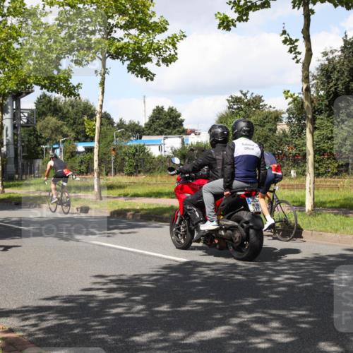 10.08.2025 - GEWOBA Citytriathlon Bremen Yannick Fuchs http://msf.ph/oto/8573590 10.08.2025 13:05:01 Radfahren 590, 629, 645, 745, 884, 916, 929, 951, 1010 meine-sportfotos.de