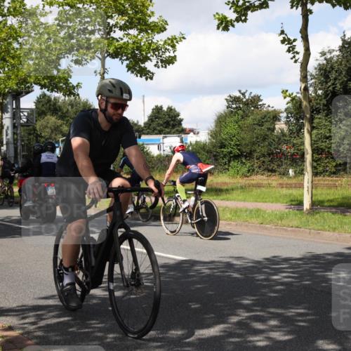 10.08.2025 - GEWOBA Citytriathlon Bremen Yannick Fuchs http://msf.ph/oto/8573592 10.08.2025 13:05:01 Radfahren 590, 629, 645, 745, 884, 916, 929, 951, 1010 meine-sportfotos.de
