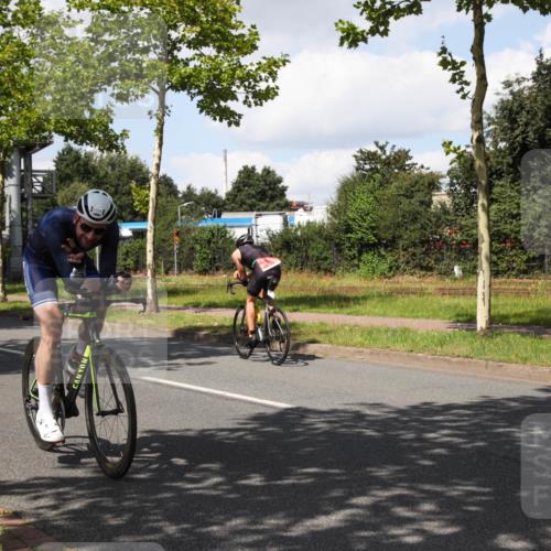 10.08.2025 - GEWOBA Citytriathlon Bremen Yannick Fuchs http://msf.ph/oto/8573594 10.08.2025 13:05:05 Radfahren 590, 629, 645, 745, 884, 916, 928, 929, 951, 958, 1010 meine-sportfotos.de
