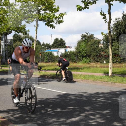 10.08.2025 - GEWOBA Citytriathlon Bremen Yannick Fuchs http://msf.ph/oto/8573597 10.08.2025 13:05:06 Radfahren 590, 645, 745, 884, 916, 928, 929, 958, 1010 meine-sportfotos.de