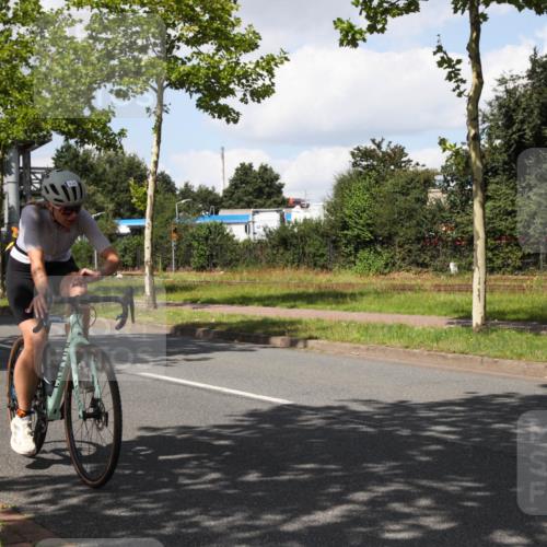 10.08.2025 - GEWOBA Citytriathlon Bremen Yannick Fuchs http://msf.ph/oto/8573601 10.08.2025 13:05:15 Radfahren 587, 622, 641, 645, 884, 916, 928, 943, 958, 1010 meine-sportfotos.de