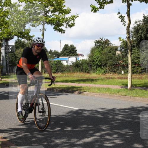 10.08.2025 - GEWOBA Citytriathlon Bremen Yannick Fuchs http://msf.ph/oto/8573602 10.08.2025 13:05:17 Radfahren 587, 622, 641, 645, 659, 884, 916, 928, 943, 958, 1010 meine-sportfotos.de