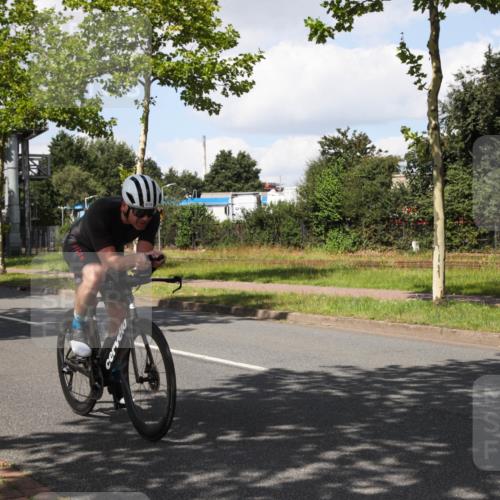 10.08.2025 - GEWOBA Citytriathlon Bremen Yannick Fuchs http://msf.ph/oto/8573603 10.08.2025 13:05:18 Radfahren 587, 622, 641, 645, 659, 884, 916, 928, 943, 958, 1010 meine-sportfotos.de